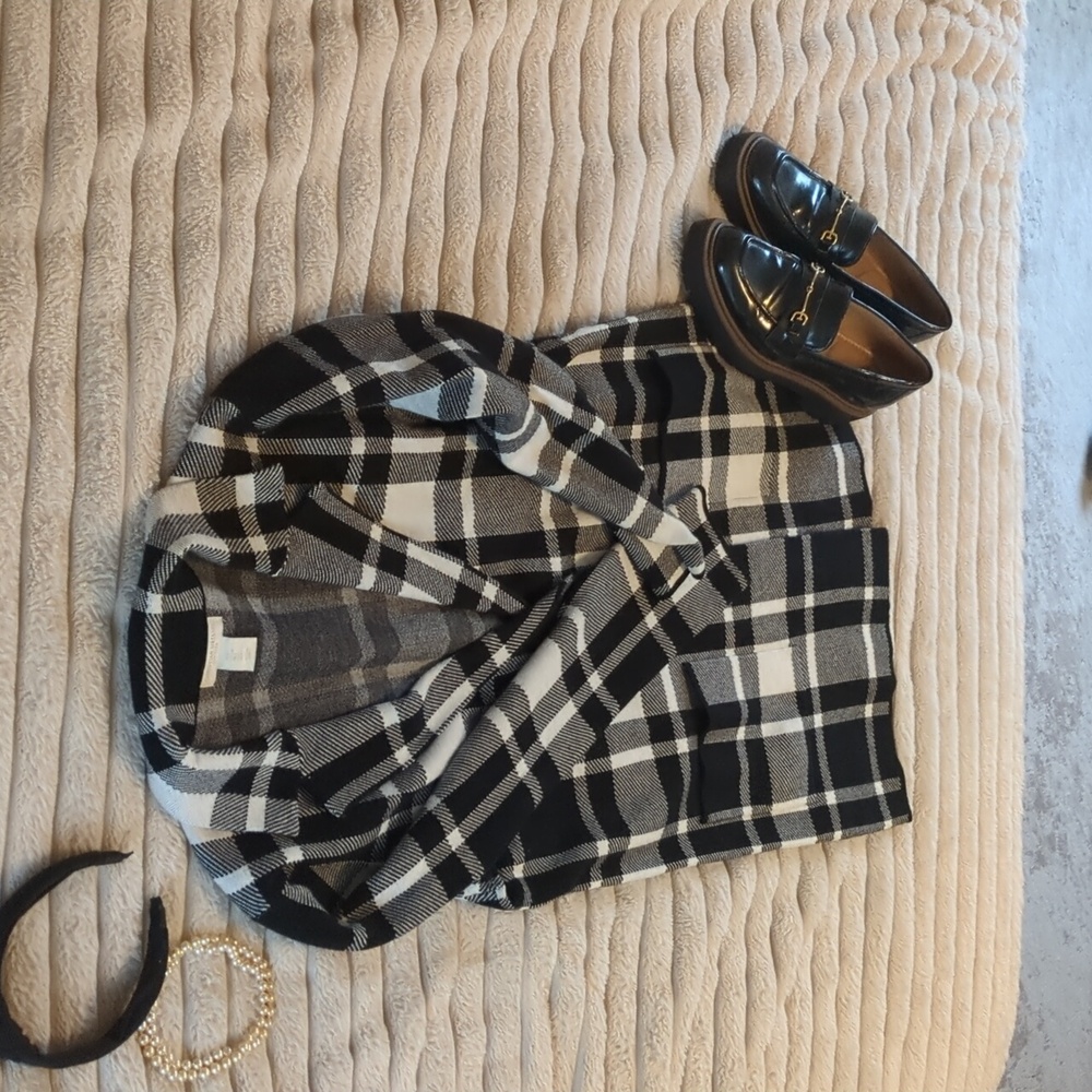 LIKE NEW Christian Siriano Checkered Sweater Blazer in Black and White